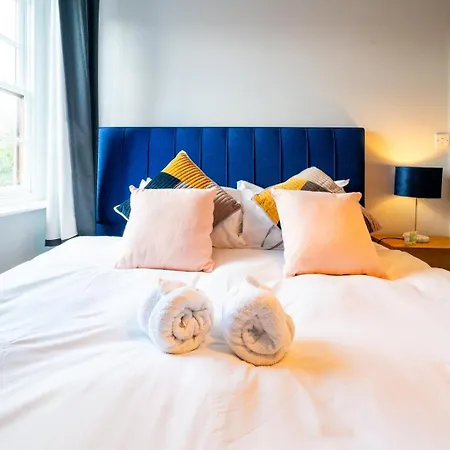 Pensionat Cohost Partners | 4br/2ba | Free Parking | Wifi Bristol