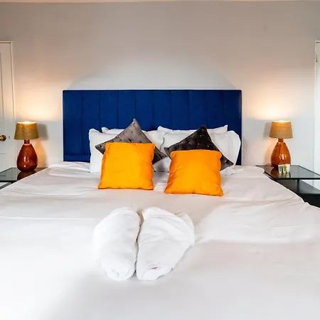 Cohost Partners | 4br/2ba | Free Parking | Wifi Bristol