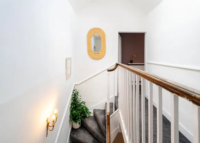 Cohost Partners | 4br/2ba | Free Parking | Wifi 招待所 3*