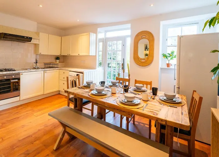 招待所 Cohost Partners | 4br/2ba | Free Parking | Wifi