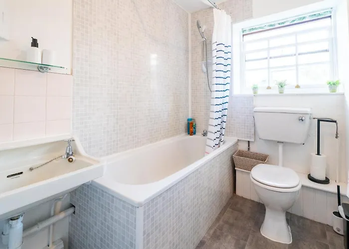 Cohost Partners | 4br/2ba | Free Parking | Wifi