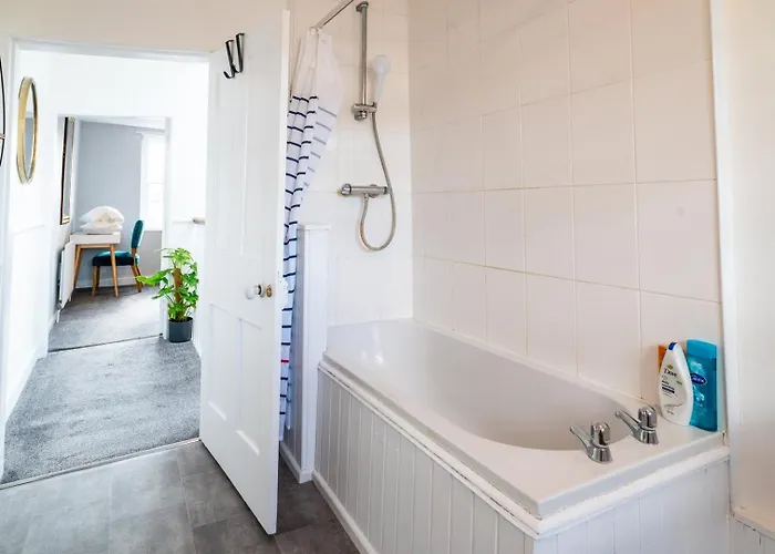 Cohost Partners | 4br/2ba | Free Parking | Wifi 招待所 3*