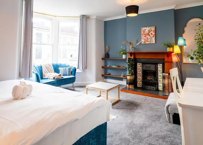 Cohost Partners | 4br/2ba | Free Parking | Wifi 招待所 3*