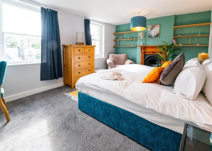 Cohost Partners | 4br/2ba | Free Parking | Wifi 招待所 3*